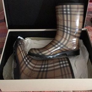 Burberry Haymarket check rain boot
